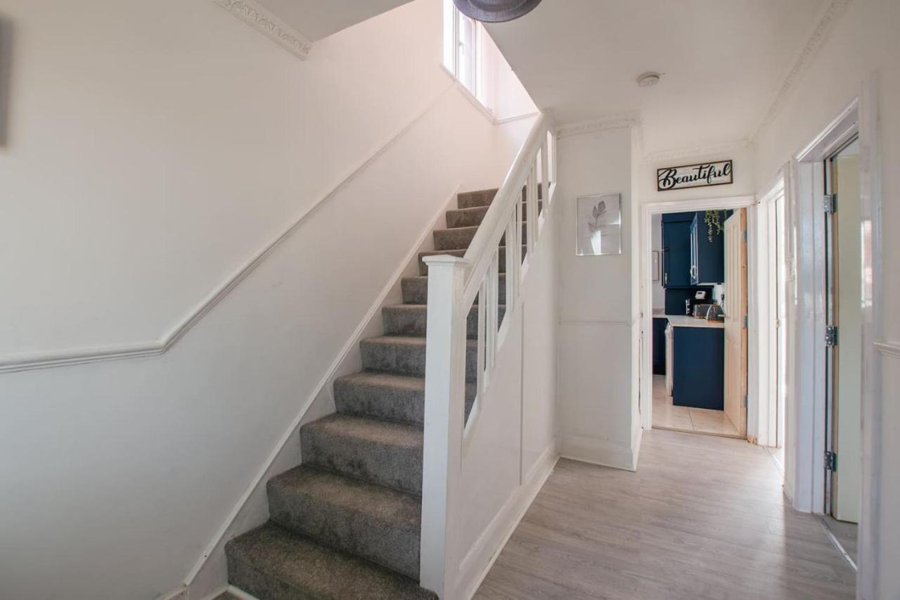 Western Boulevard, Holiday home *